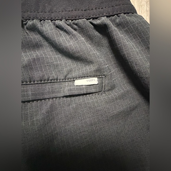 Vuori Stockton Short Lined Men’s Medium Black and Gray - Picture 6 of 8